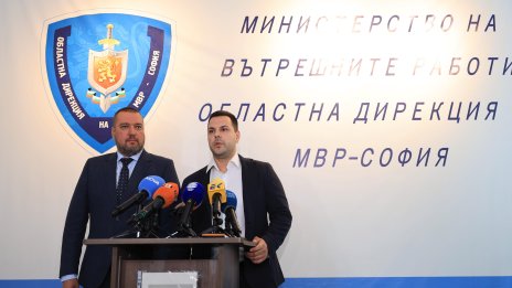 Задържаха двама за изнудване - искали връщане на "кредити", плашили с оръжия и порно клипове