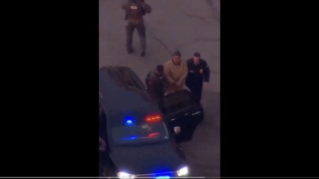 Мадуро е ескортиран до съдебната зала в Ню Йорк с белезници и охрана ВИДЕО