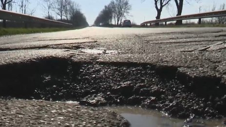  Жители на Елхово излизат на протест, 13-километров път е осеян с дупки