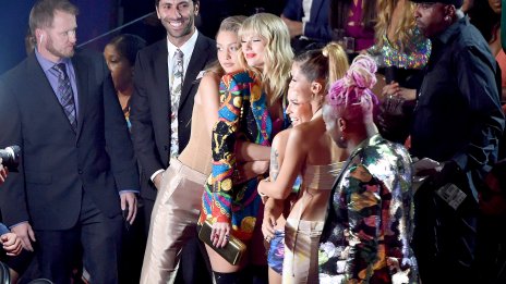 Джиджи Хадид поканена за шаферка на Тейлър Суифт