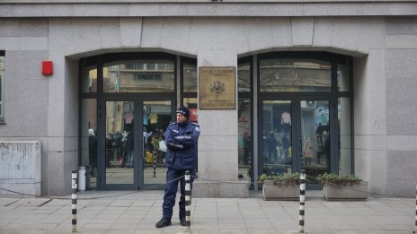 Етична комисия се самосезира за пътуванията на Русинова и Пепи Еврото