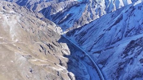 В Китай бе открит магистрален планински тунел с дължина 22 км