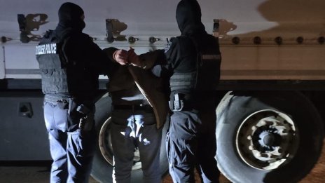 Удар срещу трафика на мигранти: арести след спецоперация