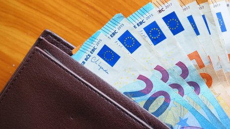 660&euro; минимална заплата е заложена в указанията на МФ за бюджета догодина