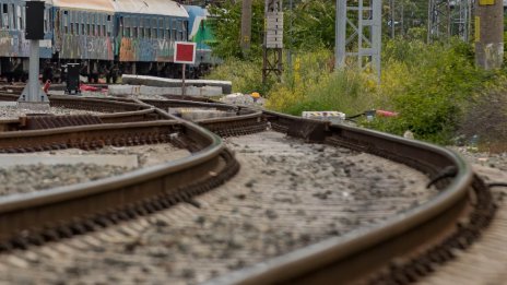 Влак с пшеница дерайлира в Искърското дефиле