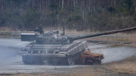 Наборна служба или доброволци - руската заплаха предизвиква спешен дебат в Европа