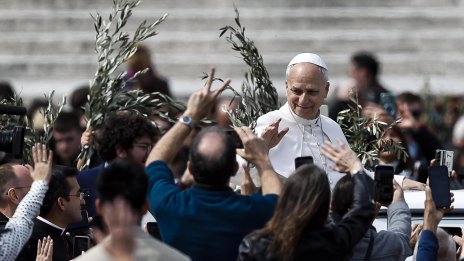 Тревожни данни за Ватикана: Младите не искат да стават свещеници