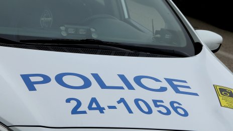 Откриха в сервиз във Враца издирван в Чехия камион и шасита на коли