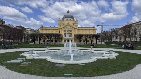 Пролет в Загреб: Ресторанти, кафенета, цъфнали магнолии… и ремонти