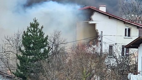 Силен взрив разтърси Банкя, гръмнал е газопровод СНИМКИ