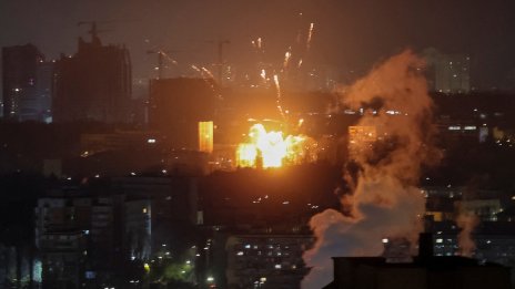 Русия атакува Киев с балистични ракети, поне един загинал