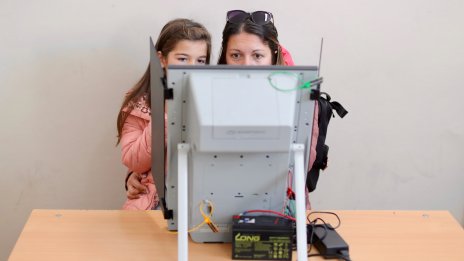 Изборният ден в страната постепенно приключва