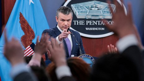 Възползват ли се близки до Тръмп от войната в Иран, за да печелят пари? 