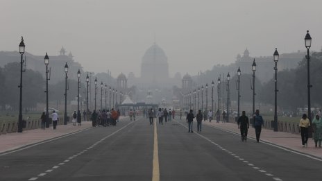 Заради борбата с мръсния въздух: Индия "засява" облаци за изкуствен дъжд ВИДЕО