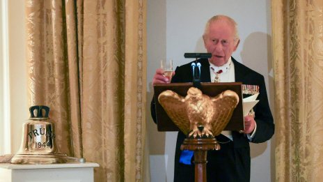 Шегата на Чарлз към Тръмп: Ако не бяхме ние, щяхте да говорите френски СНИМКИ