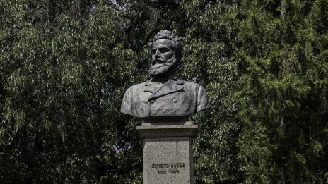 Бурята и гръмотевиците отмениха церемонията за Христо Ботев в София