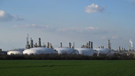 След обявеното примирие: Цените на петрола рязко спаднаха