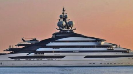 Руска суперяхта премина през Ормузкия проток въпреки блокадата