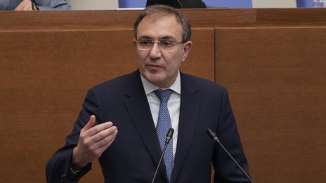 Гуцанов: Служебното правителство се държи като туроператорска компания, Йотова да свика КСНС 