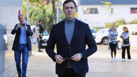 Братът на испанския премиер на съд за търговия с влияние