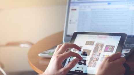 Франция с нов проект за забрана на социалните мрежи за деца под 15 г.
