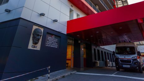В &bdquo;Пирогов&ldquo; е опериран единият нападнат с нож германец