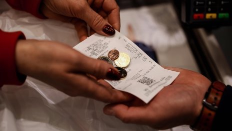 За по-ниски цени: Представят инициативата &bdquo;Кошница с грижа&ldquo; на МС и търговски вериги
