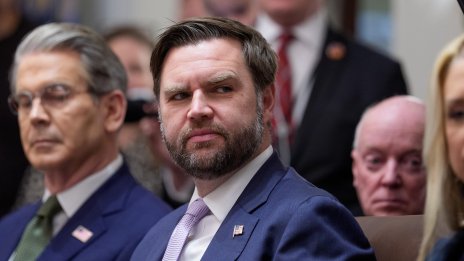 Ванс разкри местонахождението си докато САЩ са залавяли Мадуро ВИДЕО