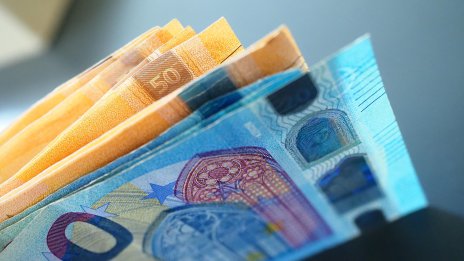 Започна изплащането на 20 евро компенсация за горивата