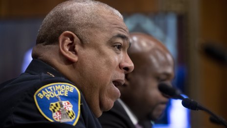 Въоръжен обир в Балтимор, крадецът е убит, има ранен полицай