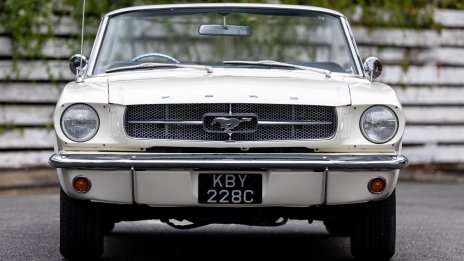 Юън Макгрегър за продажбата на своя Ford Mustang от 1965 г.: Забравих, че го имам (СНИМКИ)