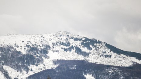 В планините е облачно, мъгливо, със слаб вятър