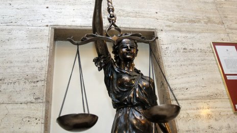 8 души от ОПГ с обвинения, ощетили държавата с над 30 млн. лв.