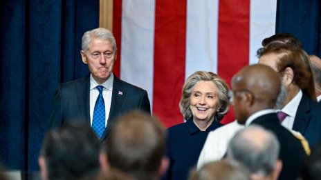 Клинтънови се съгласиха да бъдат разпитани по аферата &bdquo;Епстийн&ldquo;