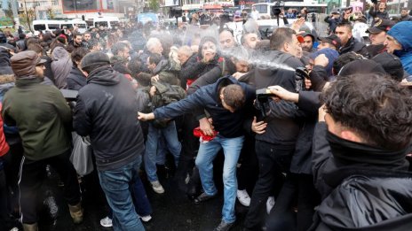 Сълзотворен газ и арести на първомайските протести в Истанбул