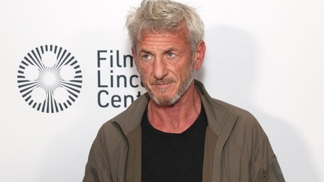 Скандално: Шон Пен си запали цигара по време на "Златен глобус"