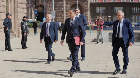 В кадър: ПБ се явиха без Радев при Йотова, обещаха да са експедитивни