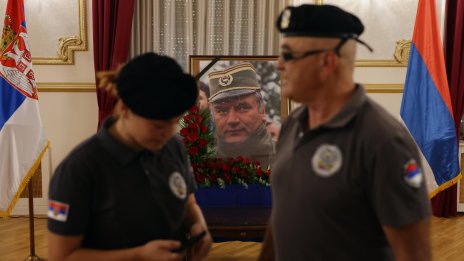 Военнопрестъпник или герой: Ратко Младич разединява Сърбия и след смъртта си