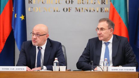 Тристранката не постигна съгласие държавата да поеме осигуровките на жените по майчинство 