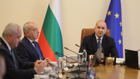 Радев: Мини "Марица-изток" и "ТЕЦ Марица изток 2" ще продължат да работят до 2038 г.