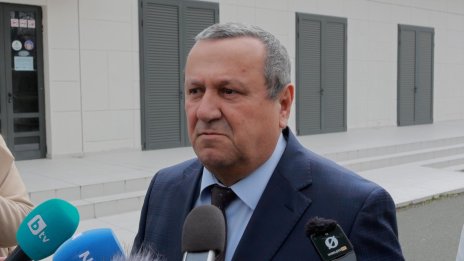 Адемов натисна съединителя: Великденските добавки все още не са сигурни