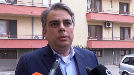 Асен Василев: 900 000 души показаха &bdquo;червен картон&ldquo; на Радев и ПБ
