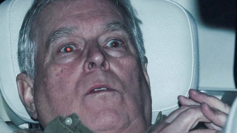 Продължават обиските на бившия дом на Андрю Маунтбатън-Уиндзор