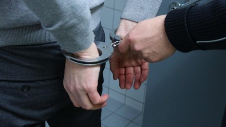 До 95 г. затвор за мъж, убил бременната си приятелка и хвърлил 2-годишното ѝ от мост
