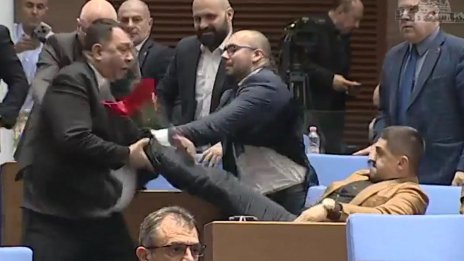 Радостин Василев обеща да има "голям бой" в парламента 