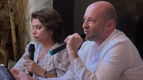 Следен от властта: Невзоров се среща със собственици в "Баба Алино" и заяви, че ще ги защити