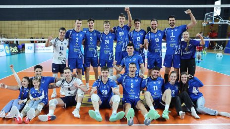 Левски удари Нефтохимик в първия мач за волейболната титла