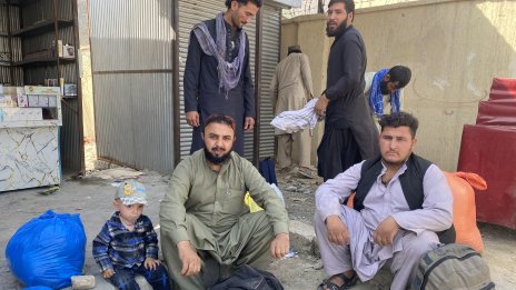 Берлин предлага пари на афганистанци, за да не емигрират в Германия