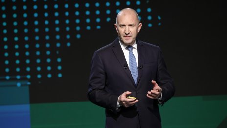 Радев за договора ни с Украйна: Не ни въвличайте във война