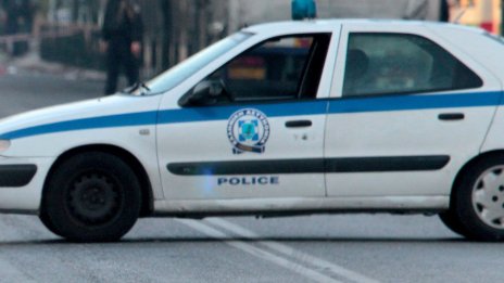 Момиче почина пред бар в Атина, пило съмнителен алкохол